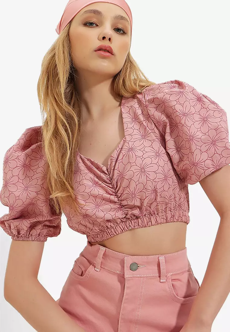 Pink crop top with online puff sleeves