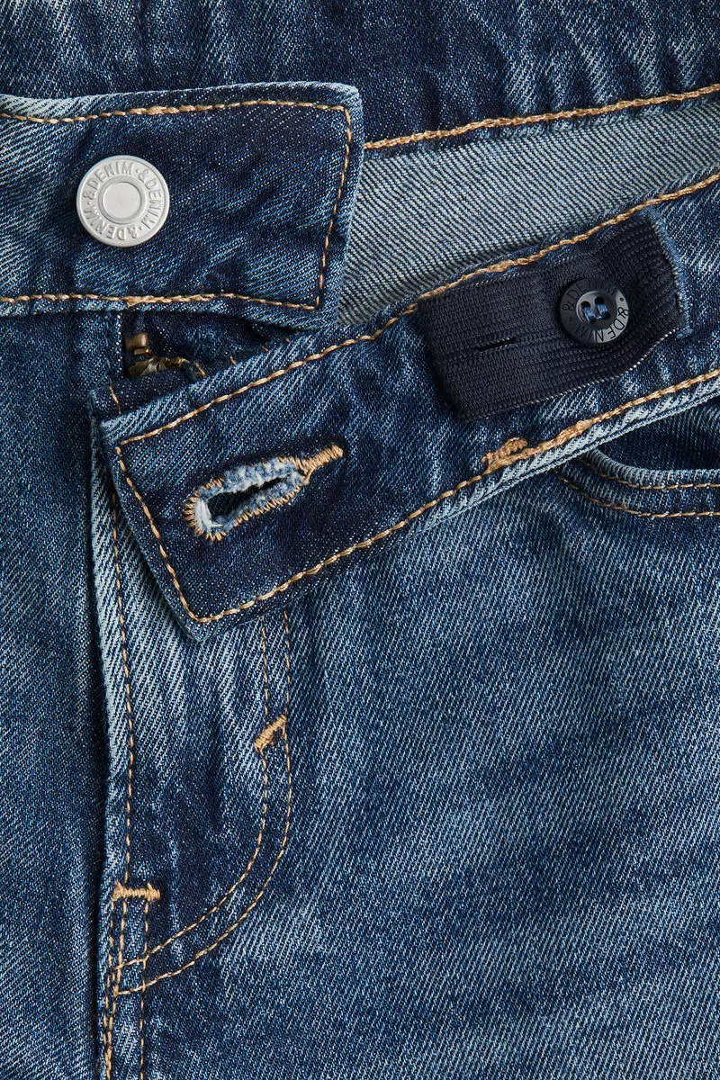 Relaxed Tapered Fit Jeans