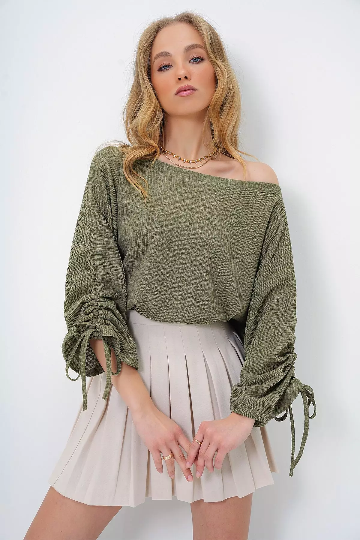 Women's Green Boat Neck Sleeves Gathered And Tied Detailed Knitted Crepe Blouse Alc-X13414