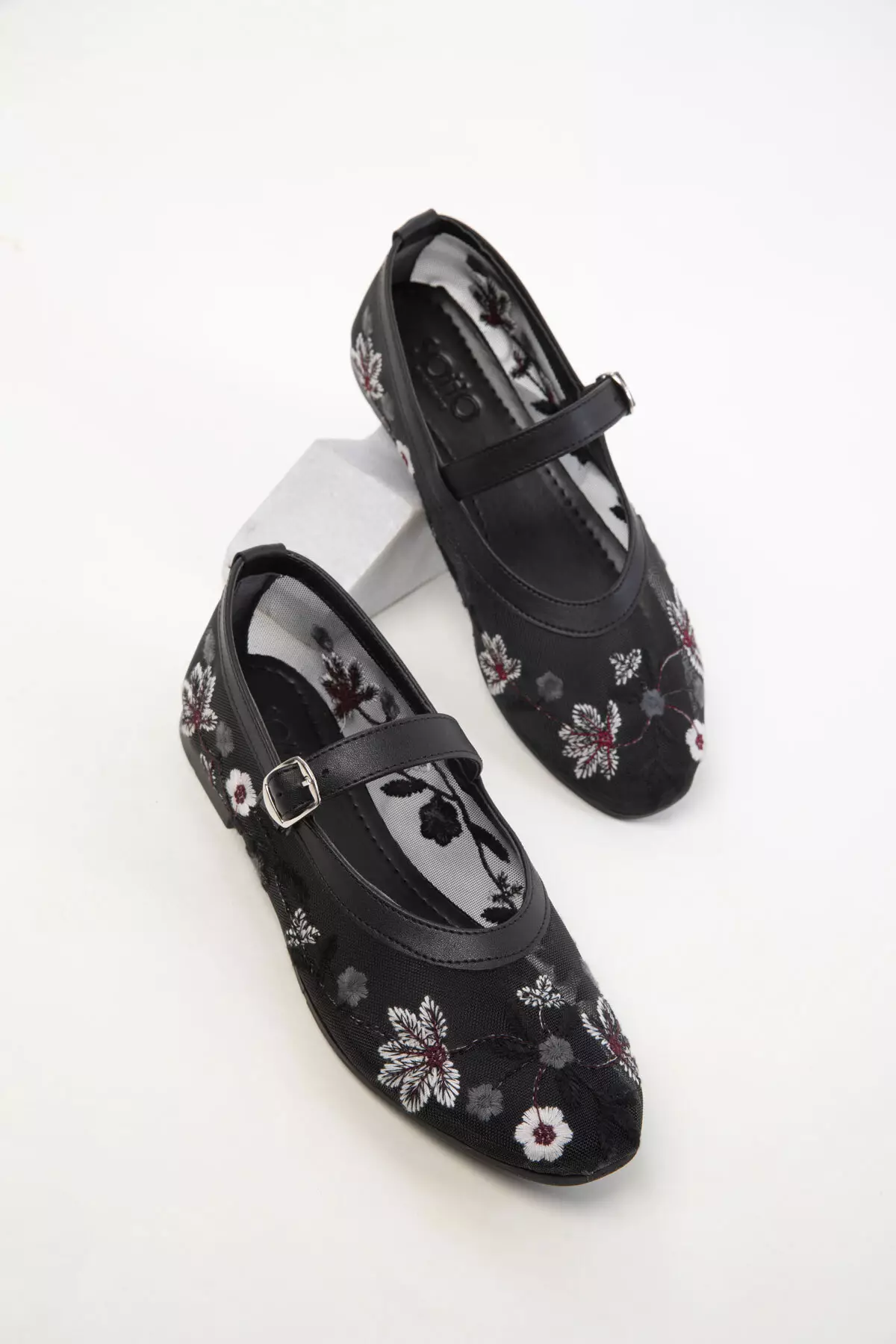 20495 Women's Black Ballerinas