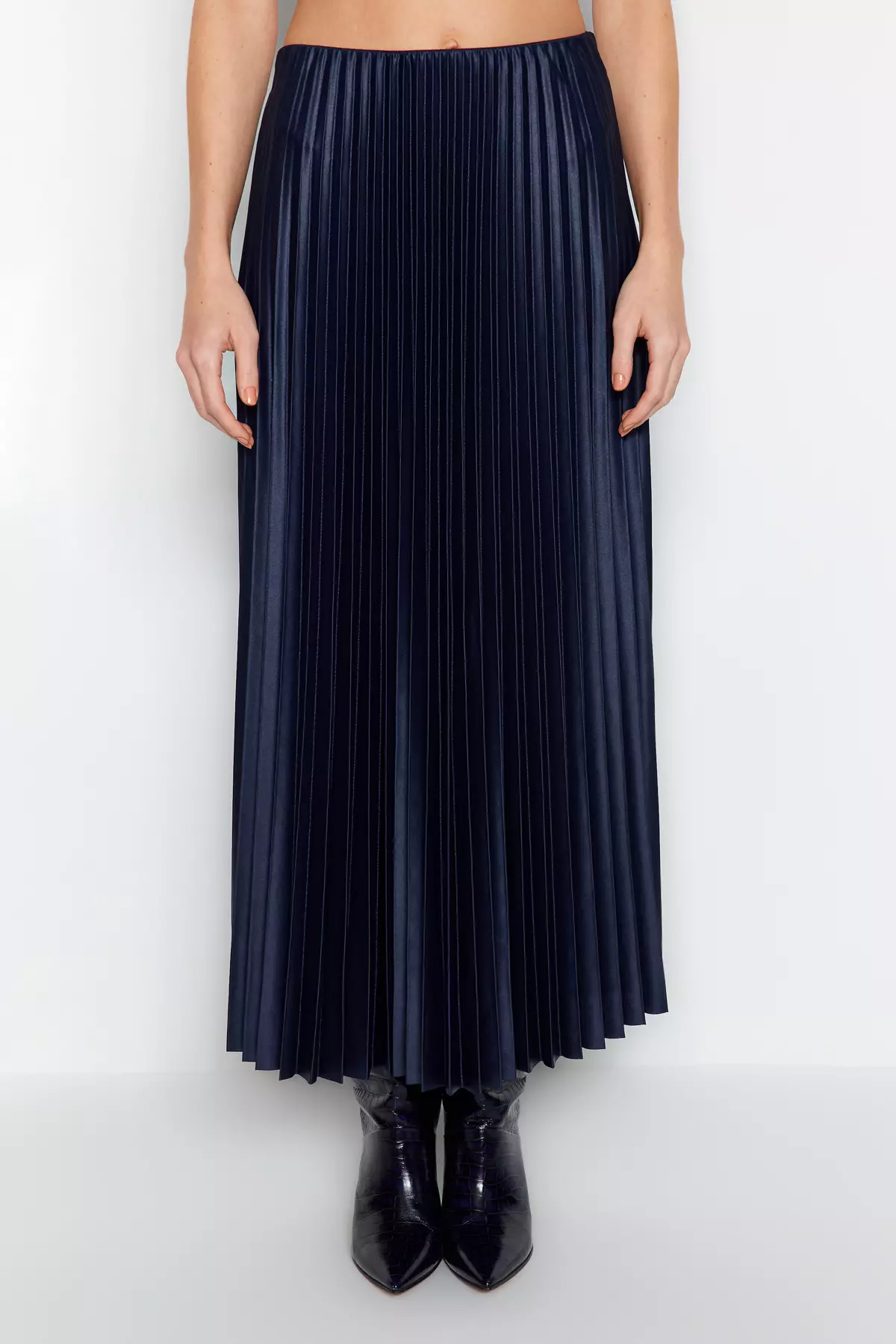 Pleated Maxi Knitted Skirt