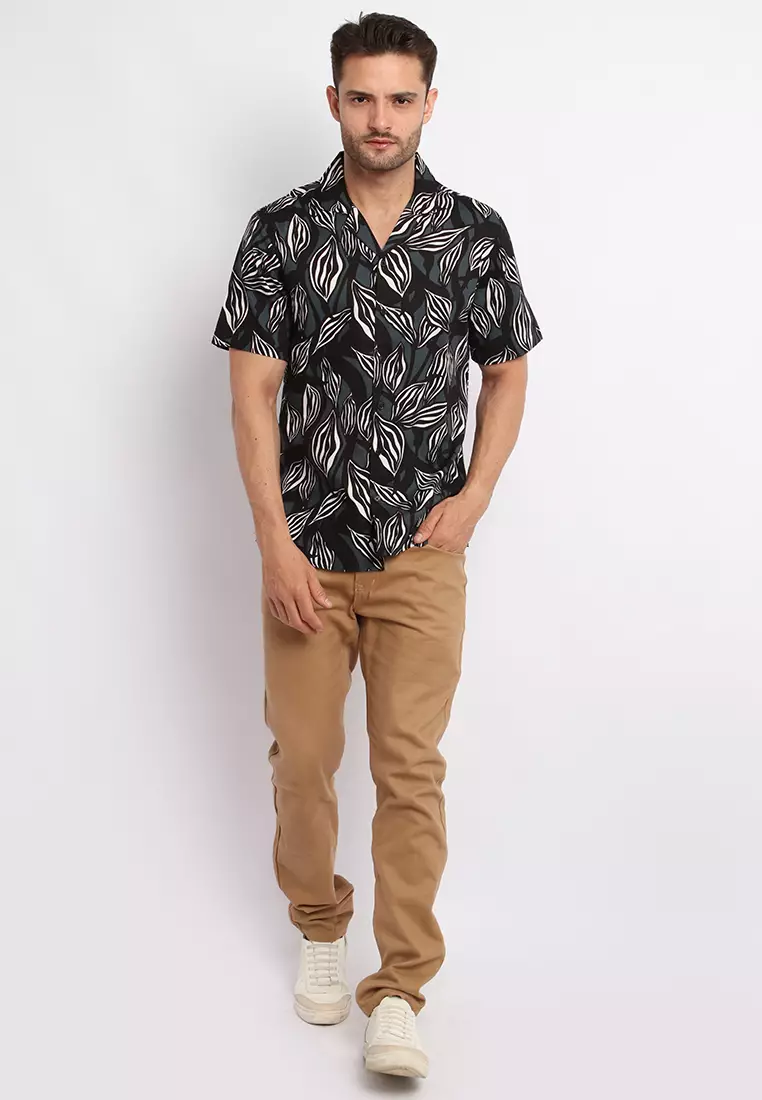 MAGINOT FAIREL BLACK Kemeja Casual Slim Fit Lengan Pendek