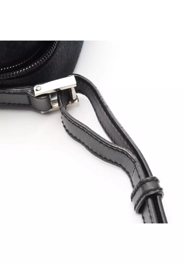 Pre-Loved Gucci GG canvas Shoulder bag canvas leather black