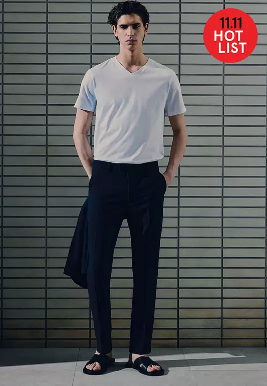 Muscle Fit V-neck T-shirt