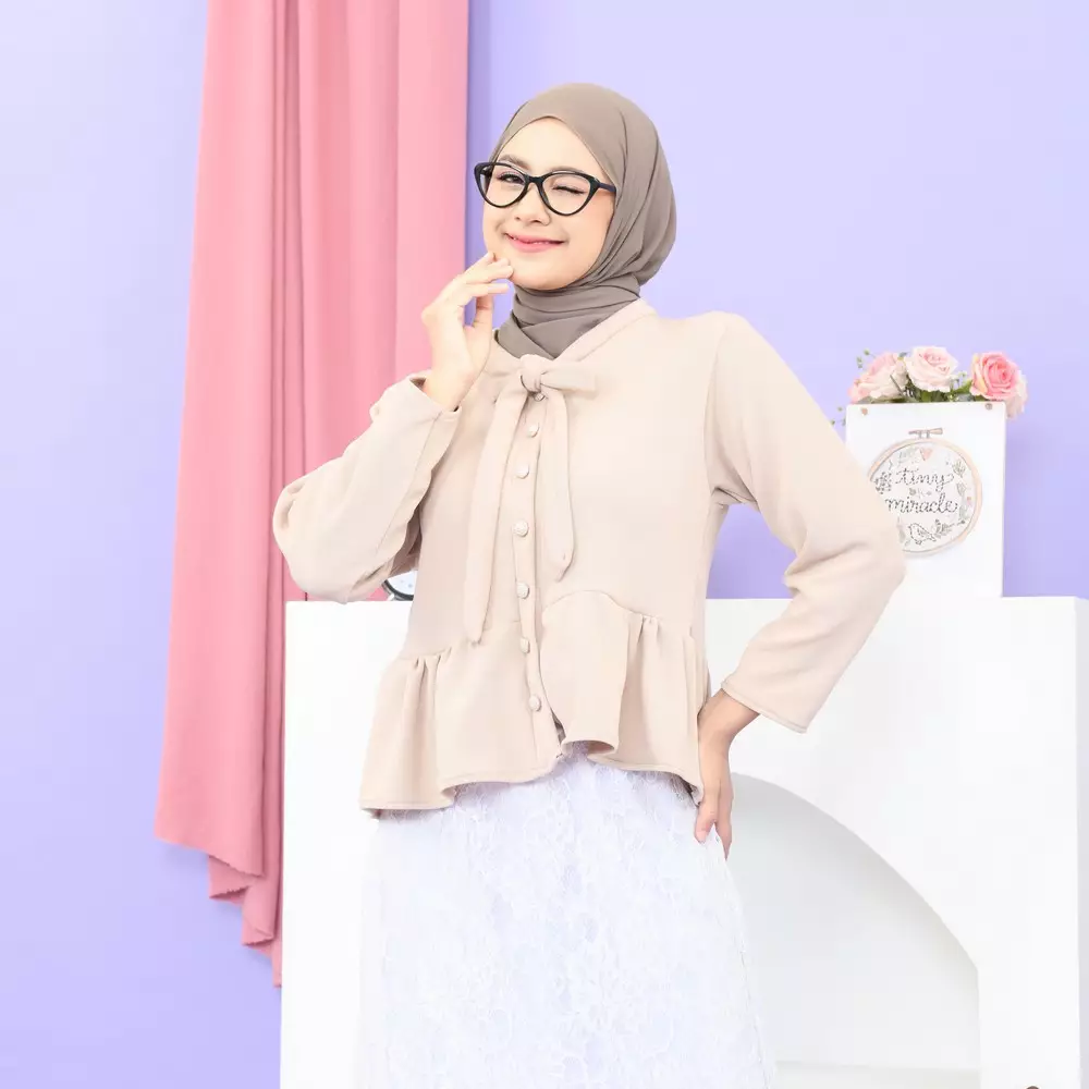 Queen Peplum Top - Oat M19786 R42S1