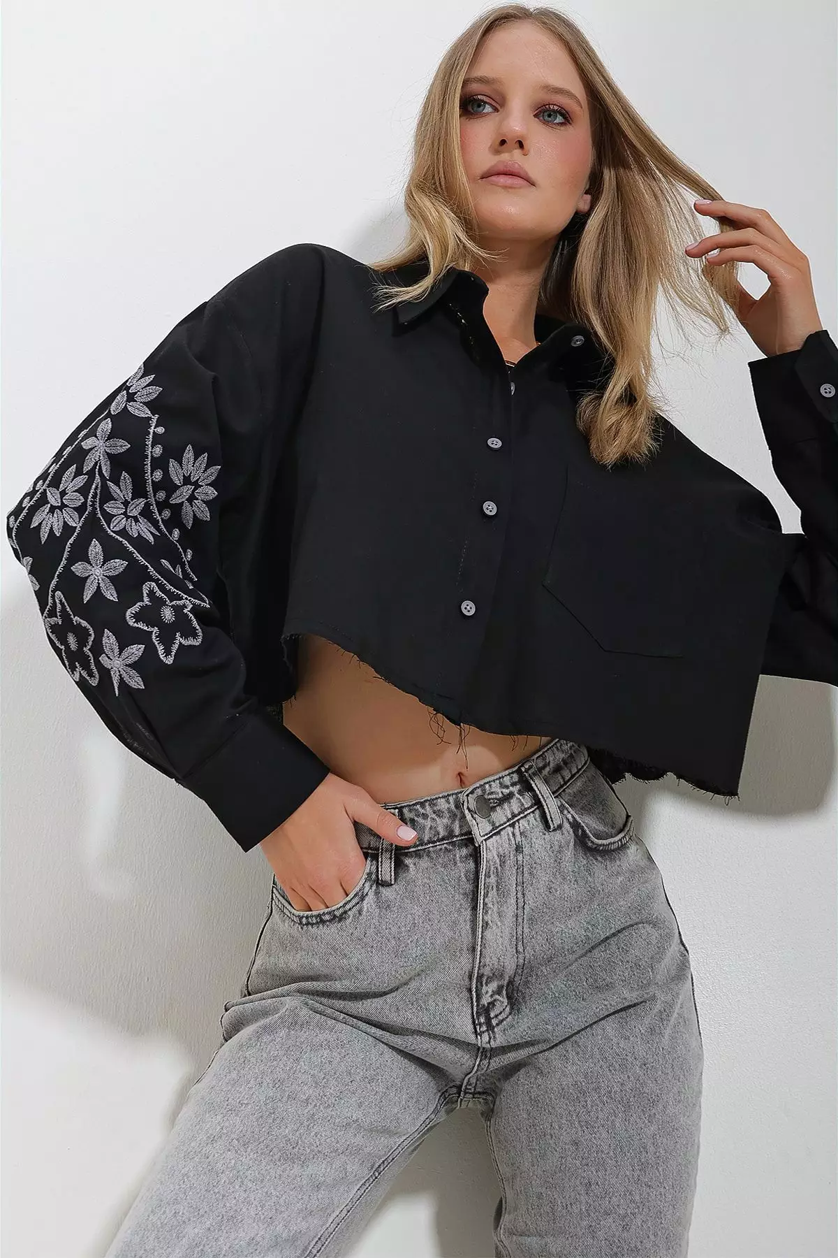 Embroidery Crop Shirt