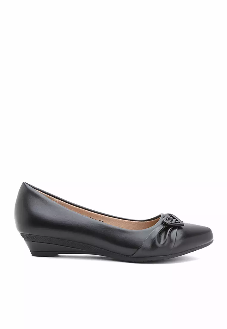 Discount on Figlia  shoes - SKU: F2091 Wedge Pumps