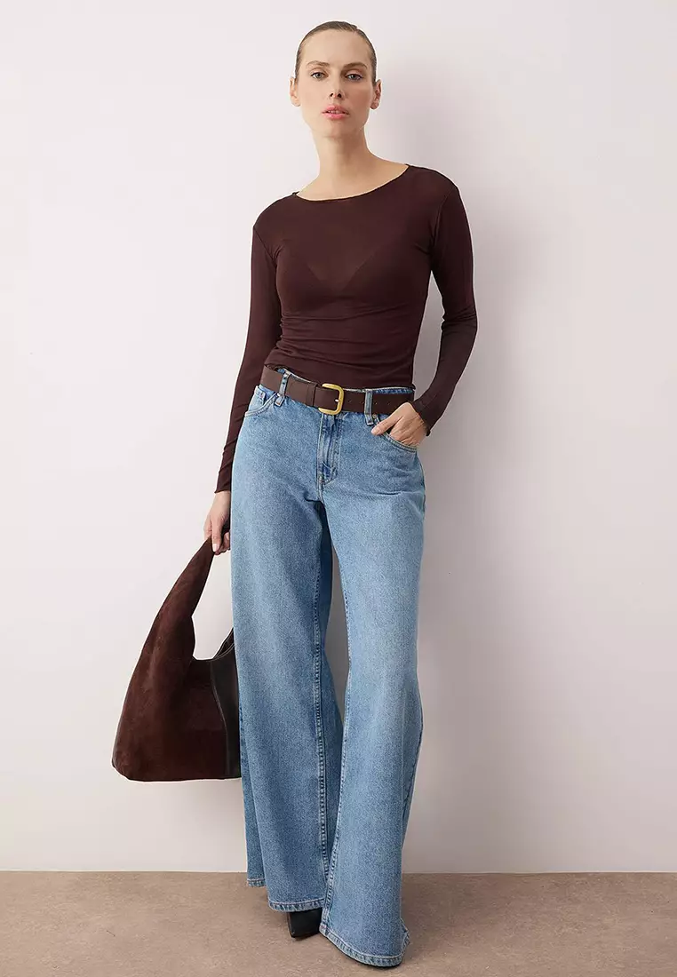 Body-Fitting Knitted Blouse
