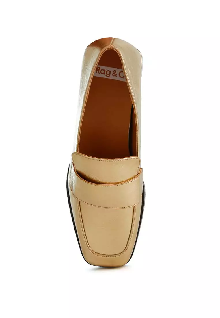 Sepatu Penny Metalik dalam Warna Emas