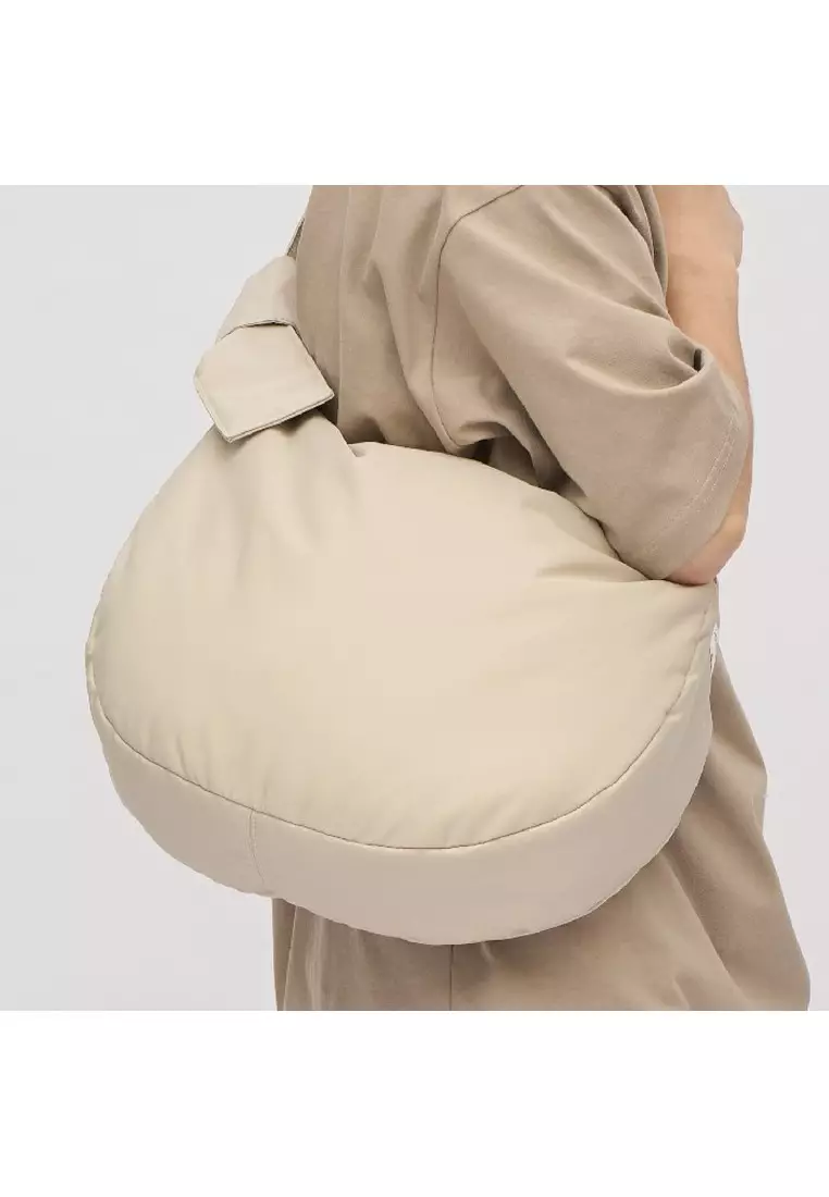 Plain-me  米色闊帶雲朵半月包(中)