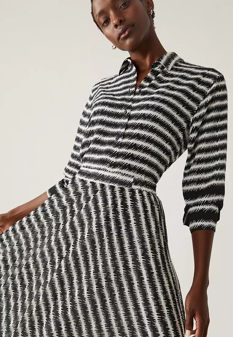 Black pleated midi skirt marks and spencer best sale