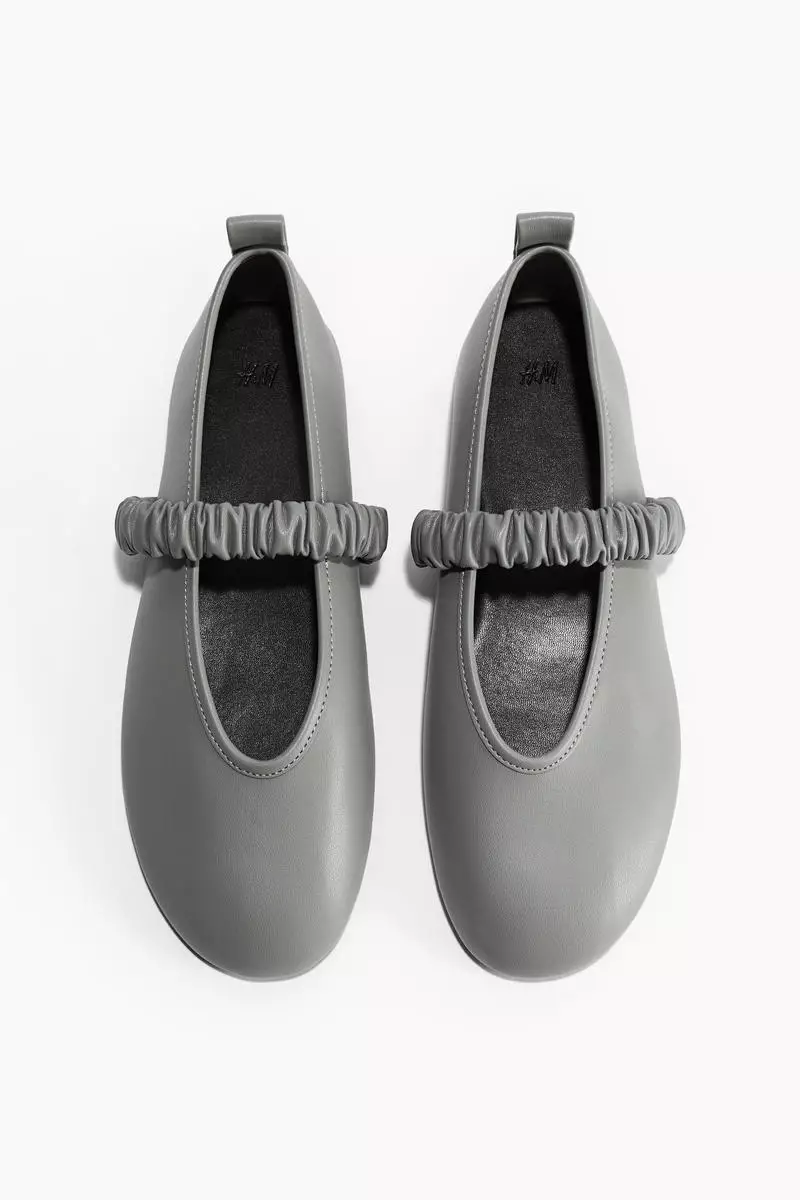 Discount on H&M  shoes - SKU: Scrunchie-detail ballet pumps