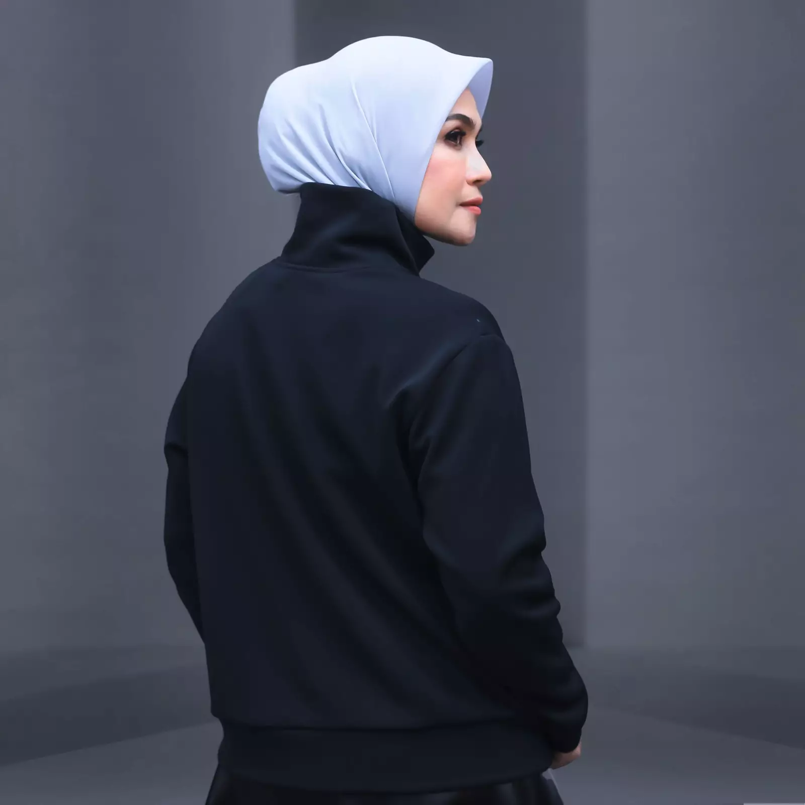 Mayra Indonesia - Sweater Lunar - Black