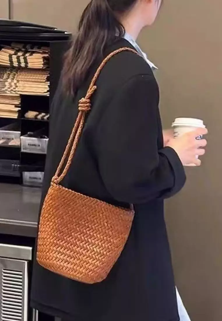 Retro woven bucket versatile commute tote bag CA26042814BW