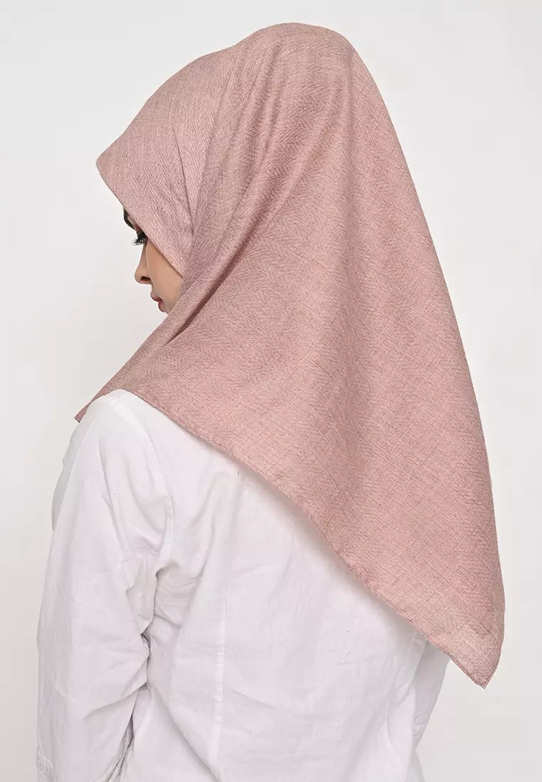 Segi 4 Voal Zaffron Jahit Tepi Rosybrown