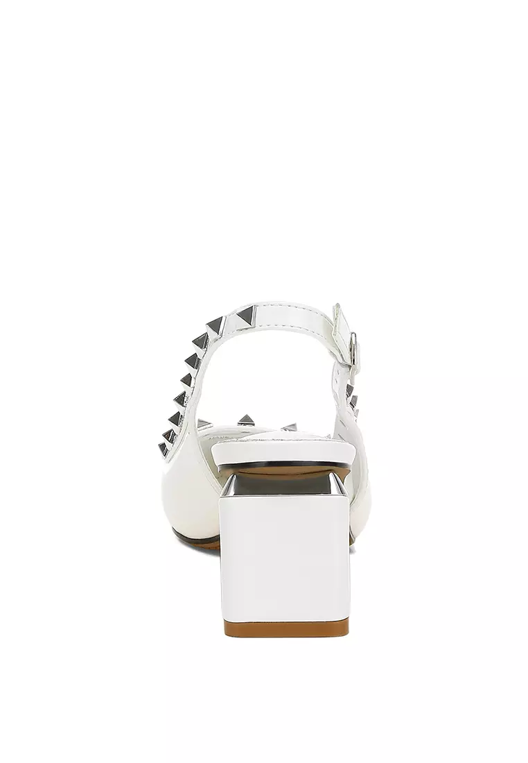 Sandal Slingback Berhiaskan Stud dalam Warna Putih