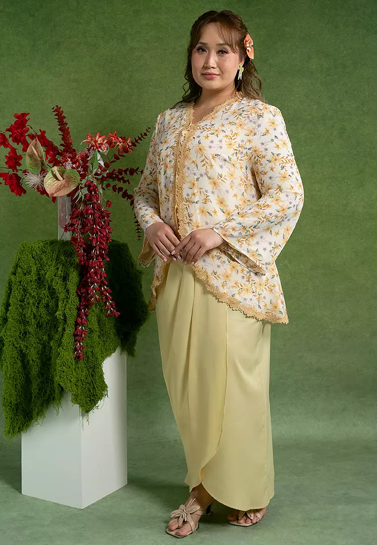 Naqiyah 加大碼 Kebaya 套裝