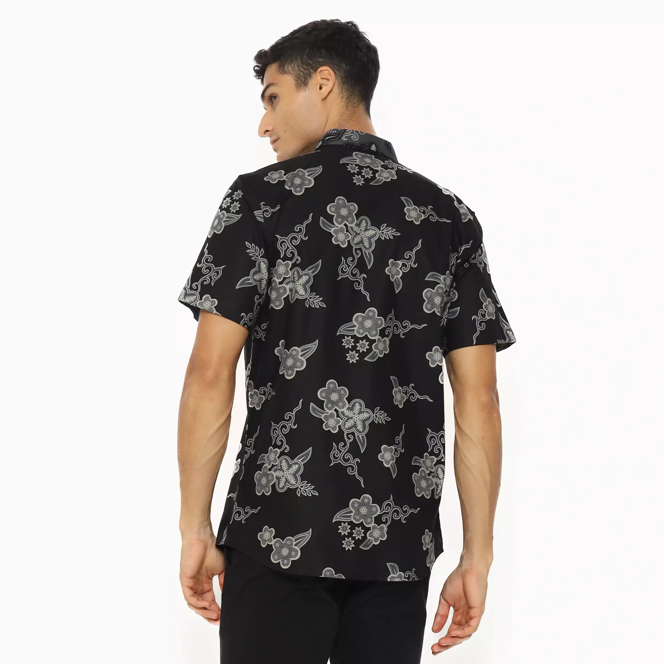 MAGINOT ARTA Batik Pria Slim Fit Lengan Pendek