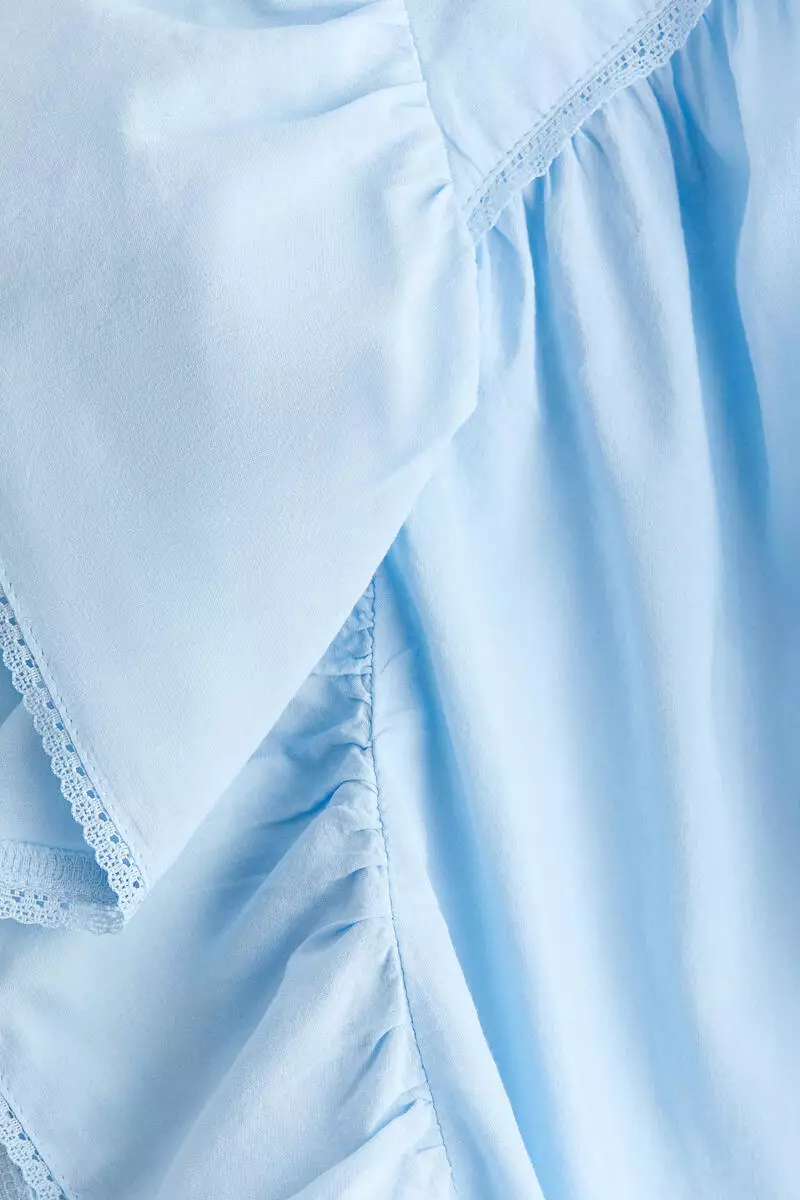 Flutter-sleeved lace-trimmed blouse
