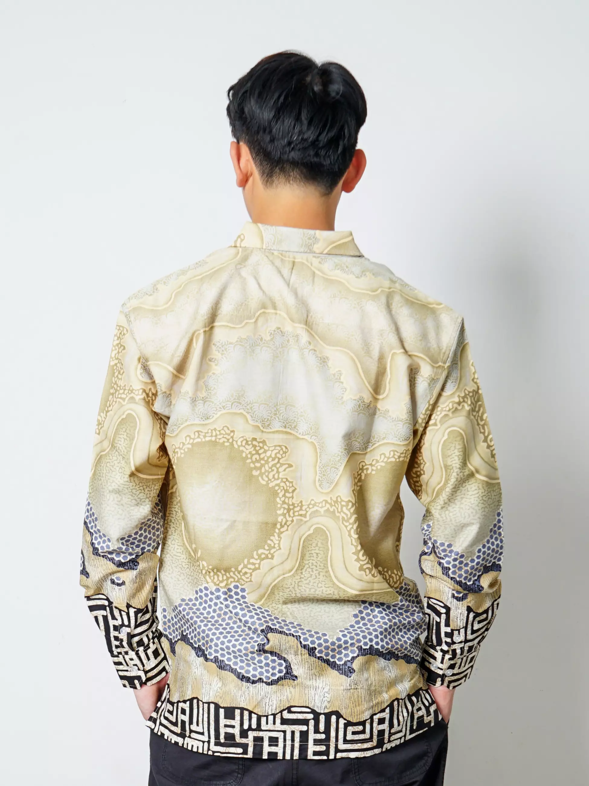 Andre Michel Kemeja Batik Lengan Panjang Emas 16638