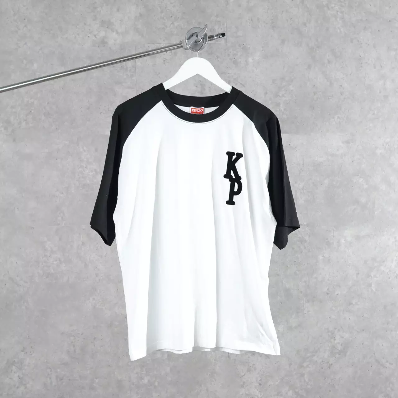 Kaos KENZO 18 RUE VIVIENNE LE MONDE SLEEVE BLACK WHITE TSHIRT 100% ORIGINAL