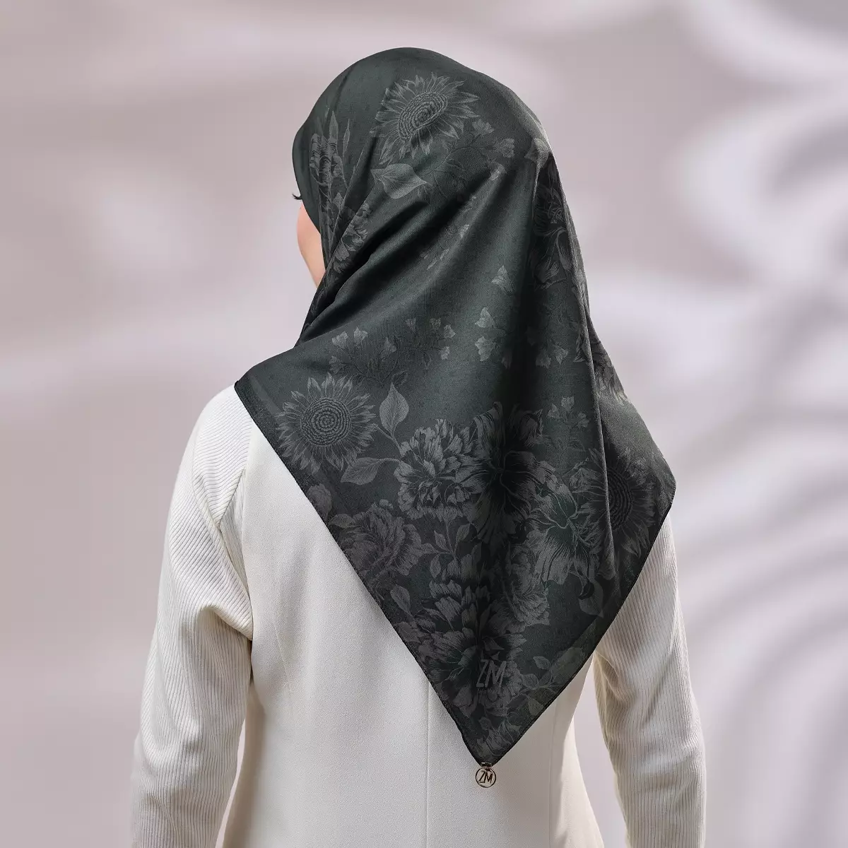 [INCLUDE HARD BOX] ZM Zaskia Mecca - Karisma Emerald Silky Voal Primadona Series Hijab Motif Segi Empat Scarf