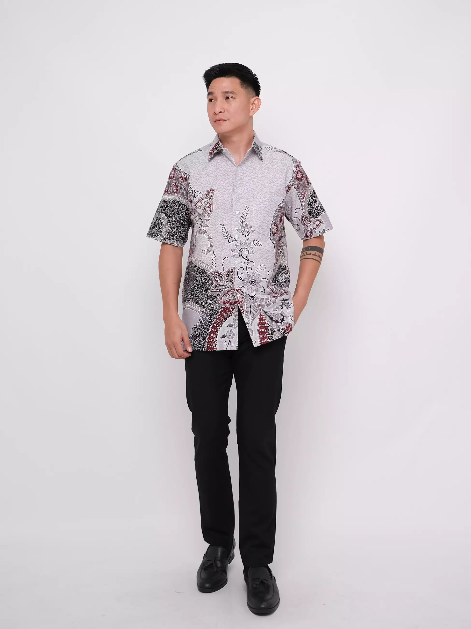 Kemeja Batik Lengan Pendek Abu Muda 16890