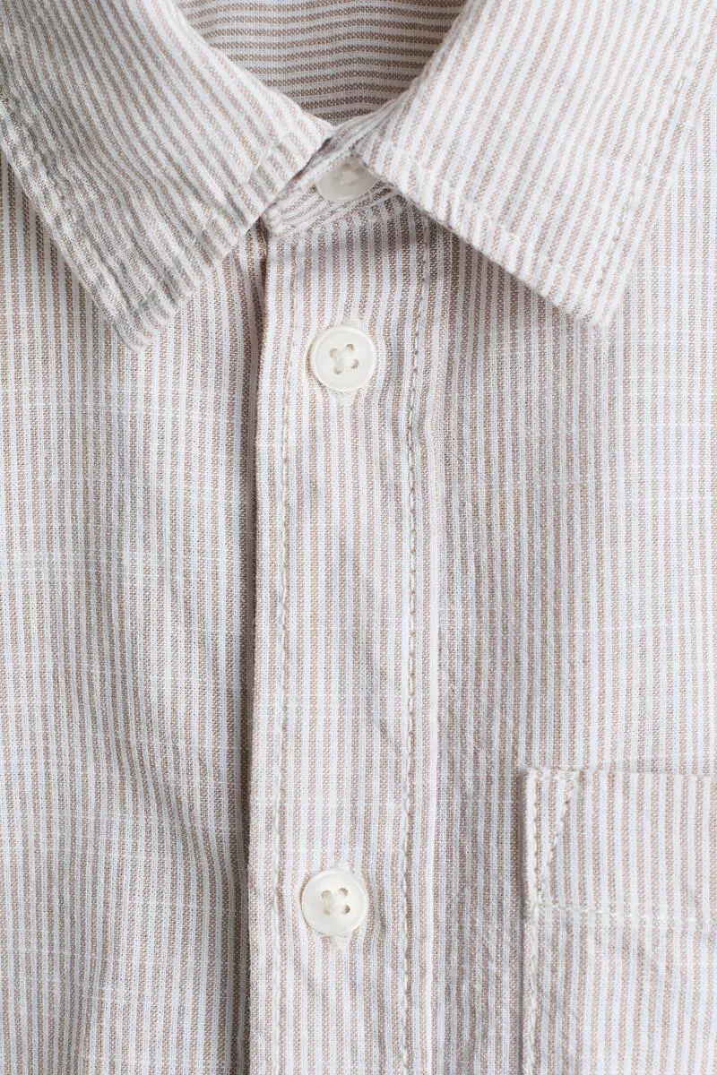 Short-sleeved cotton shirt