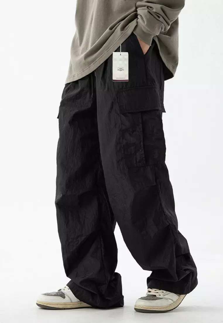 Men's Cargo pants in wrinkled nylon canvas