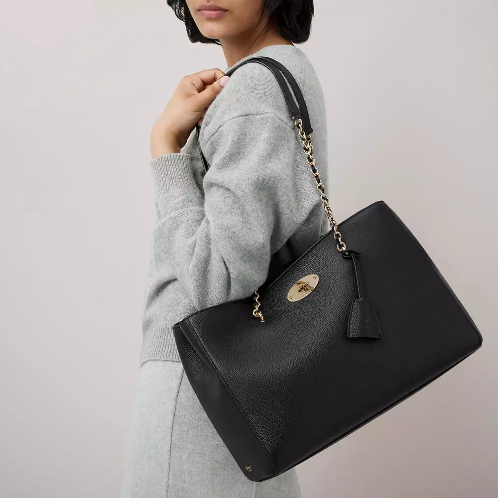 Lily Chain Tote Small Classic Grain Black