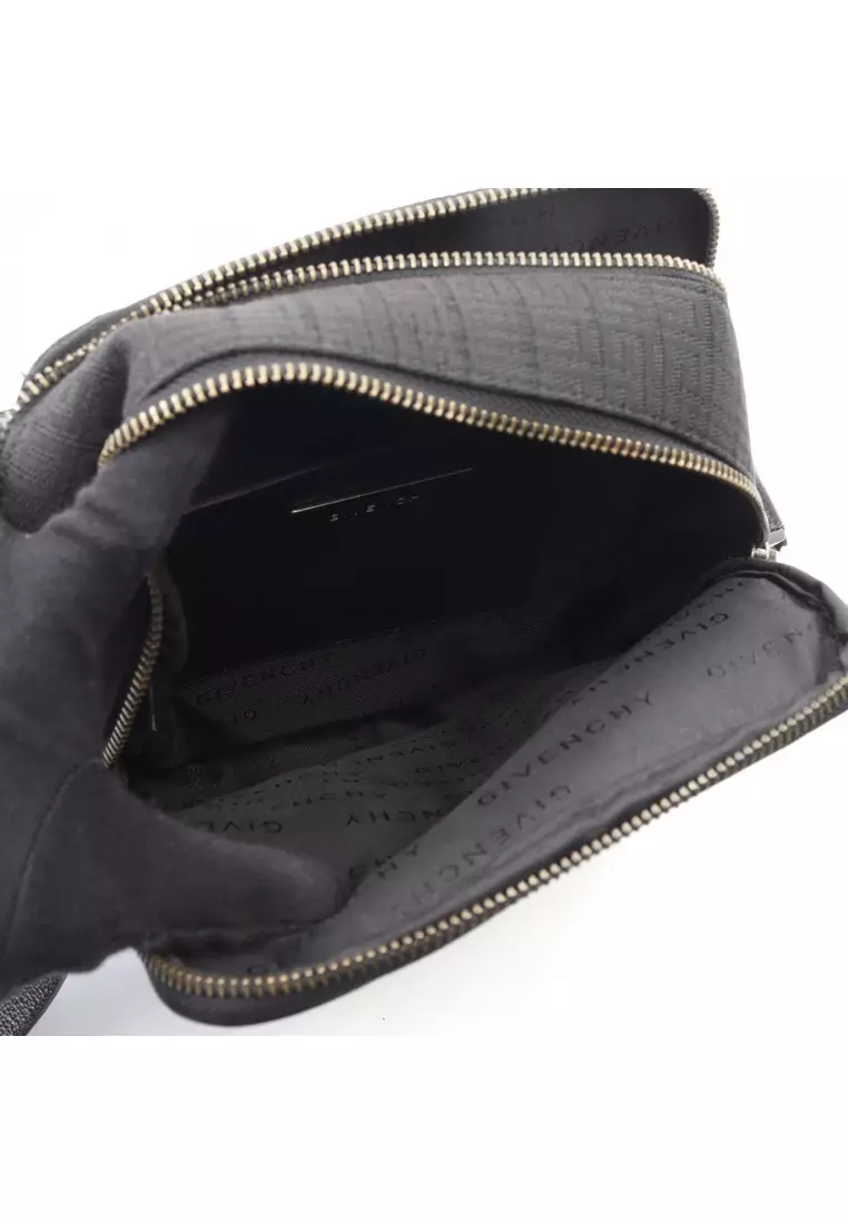 Pre-Loved Givenchy 4G logo Shoulder bag canvas leather black