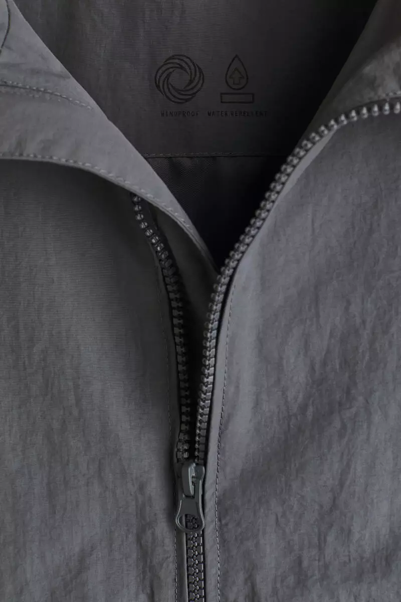 Water-repellent nylon windbreaker