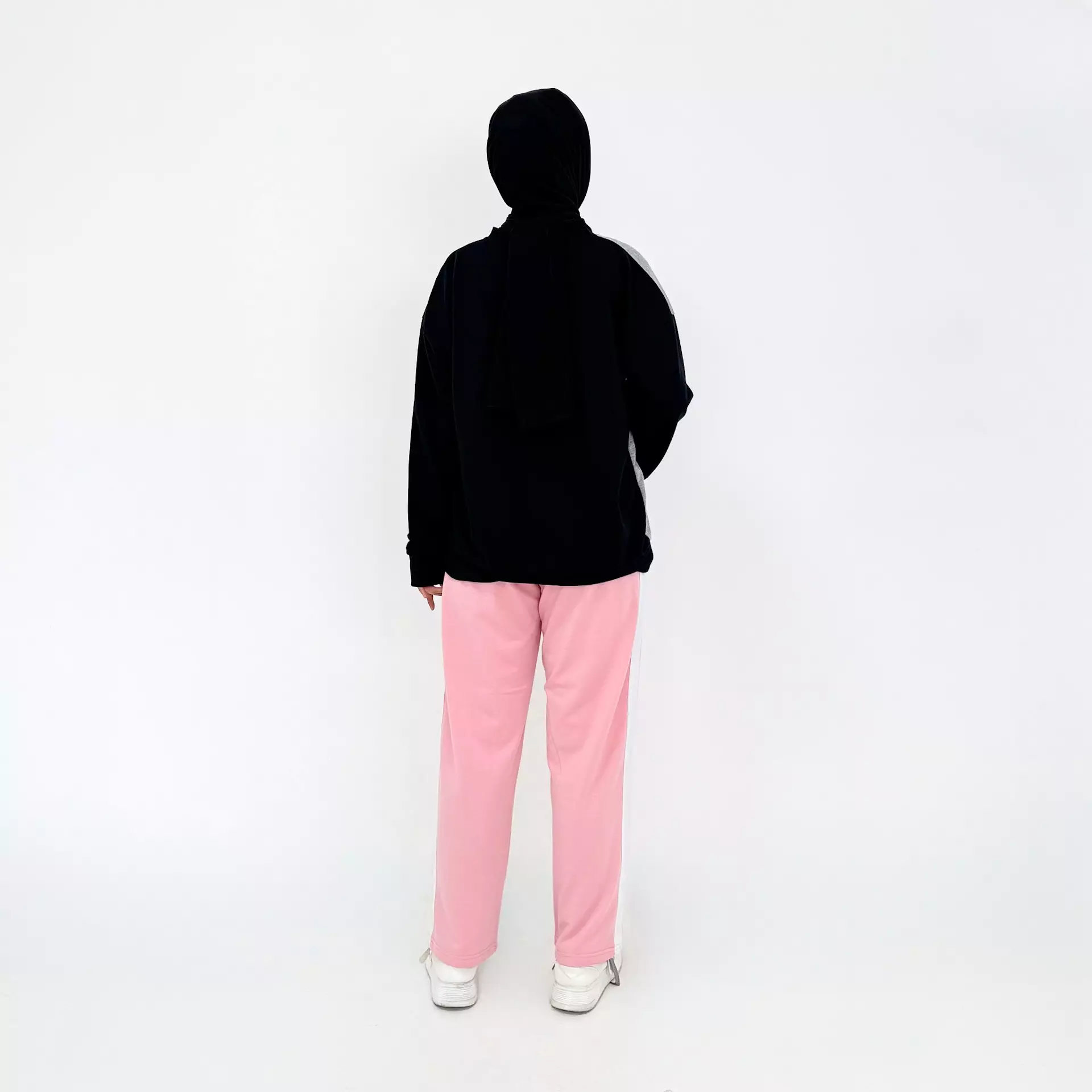 Set Sporty Sweatpants Gitara - Setelan Baju Olahraga Padel Wanita