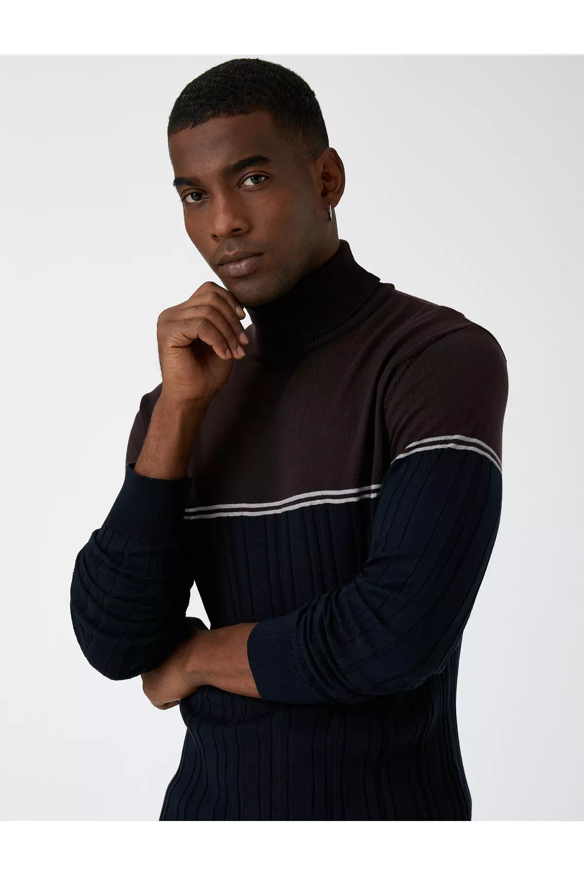 線上選購Trendyol Black Men's Slim Fit Turtleneck Corduroy Knit Sweater