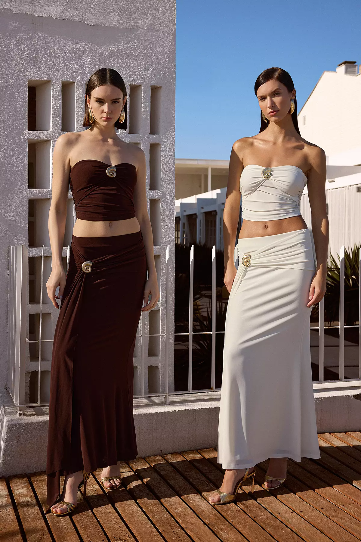Limited Edition White Body Fitted Knitted Long Skirt with Accessory Detail Tprss25Et00004