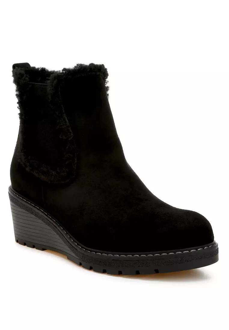 Faux Fur Lined Chelsea Boots in Black