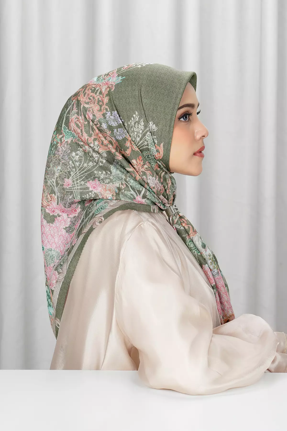 Jual Buttonscarves The Palace Voile Square Jardin Original 2025