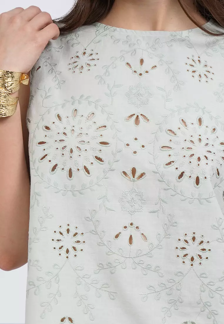 Round Neck Eyelet Sleeveless Blouse PASTEL GREEN