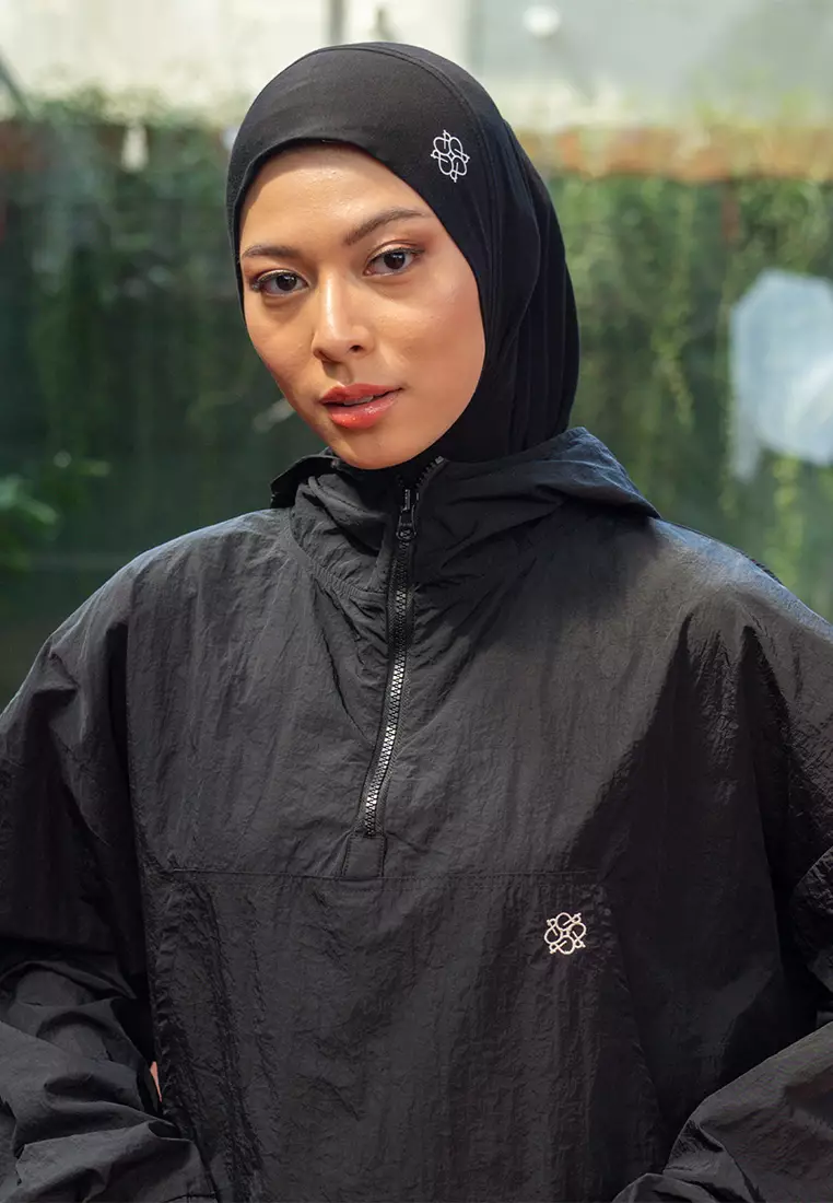 Jenna and Kaia - Leeza Sport Hijab Black - Kerudung Olahraga Instan
