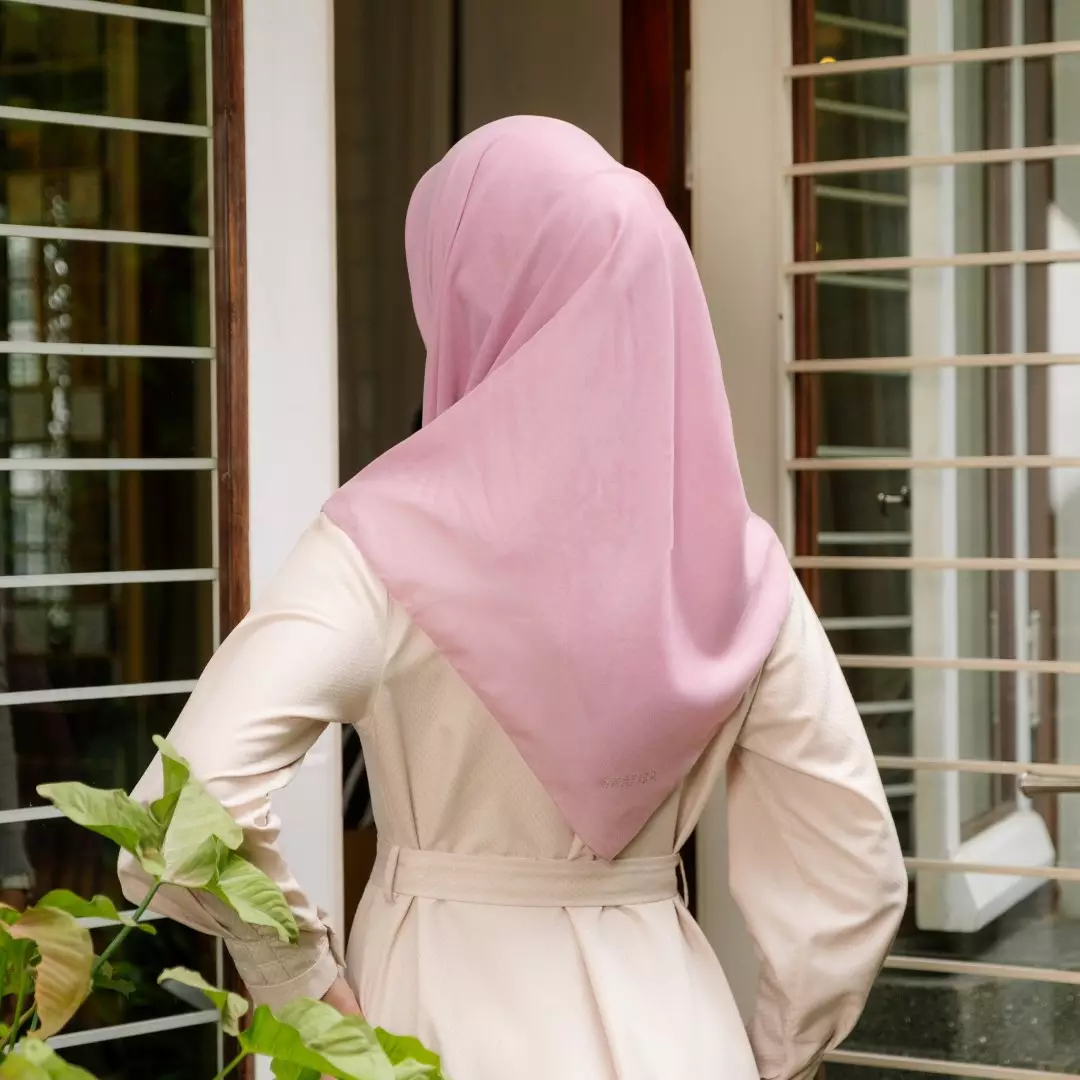 Safiyya Plain Scarf | Hijab | Kerudung | Jilbab Segiempat Powder Pink