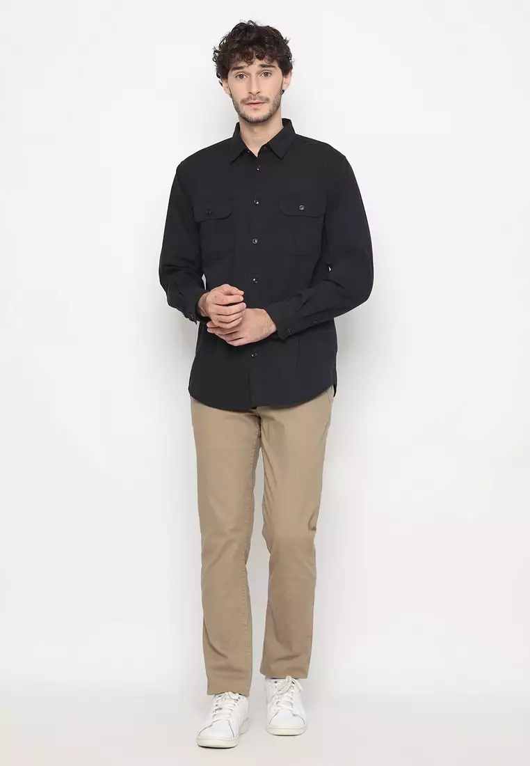 POLICE Kemeja Polos Canvas Kantong Dua Hitam Regular Fit Pria