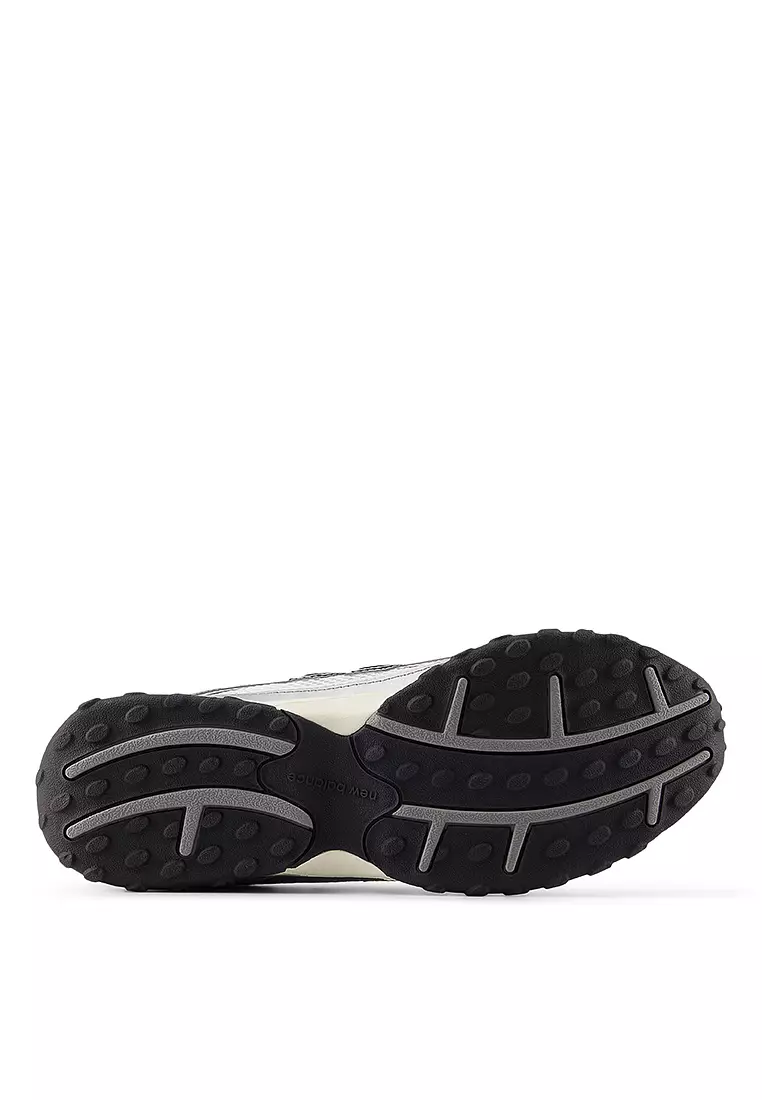 204L Classic Lifestyle Shoes