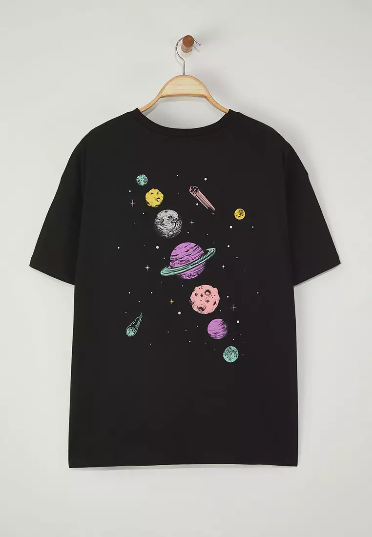 Black Galaxy Printed Boyfriend Fit Plus Size T-Shirt Tbbss25Bf00070