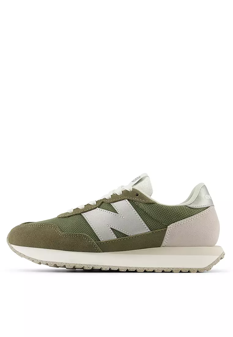 237 Classic Lifestyle Shoes