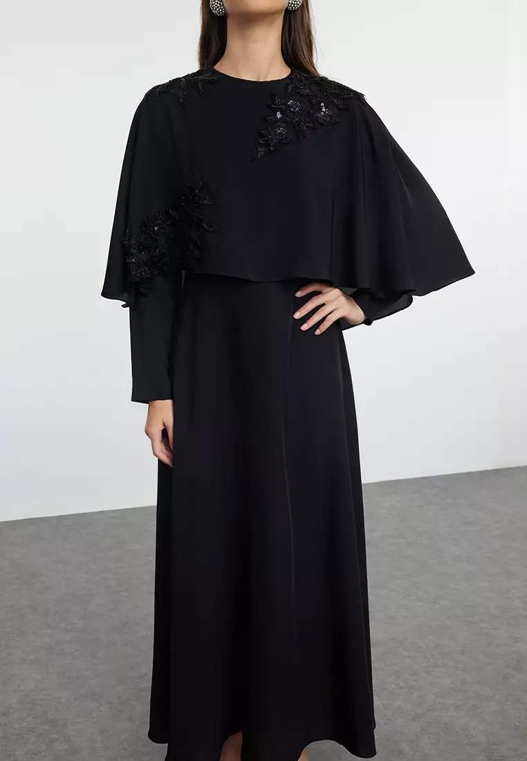 Black Stone Embroidered Evening Dress With Cape Detail - Tctss24Db00077