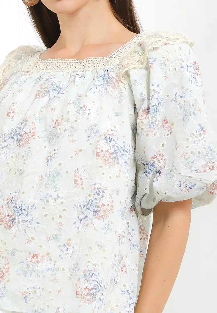 Puff S/S Square Neckline Eyelet Flo Print Blouse