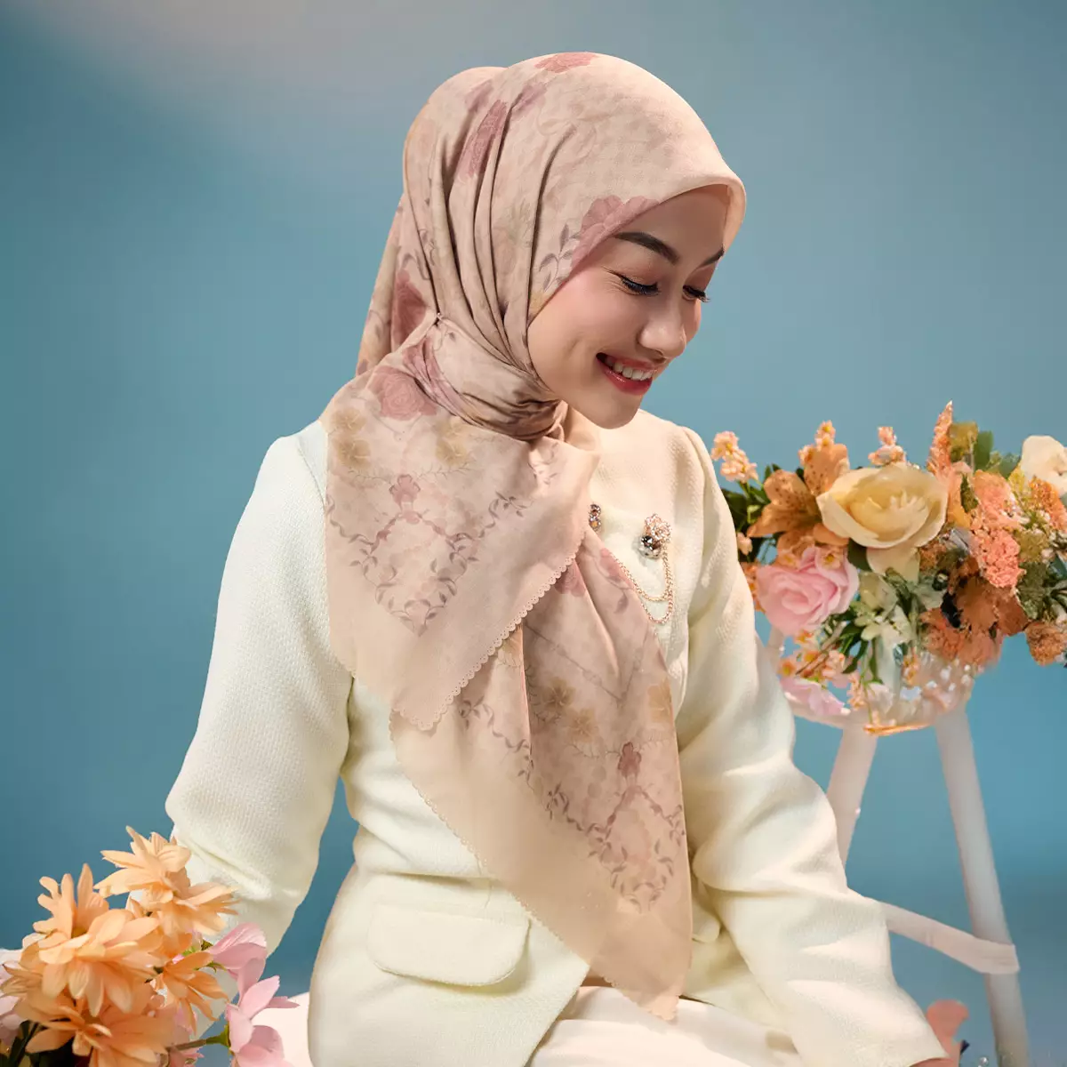 [INCLUDE HARD BOX] ZM Zaskia Mecca - Scarf Bunga Pertiwi Edisi Dewi Sartika Cream | Material Voal Alaska Premium | Hijab Motif Segi Empat