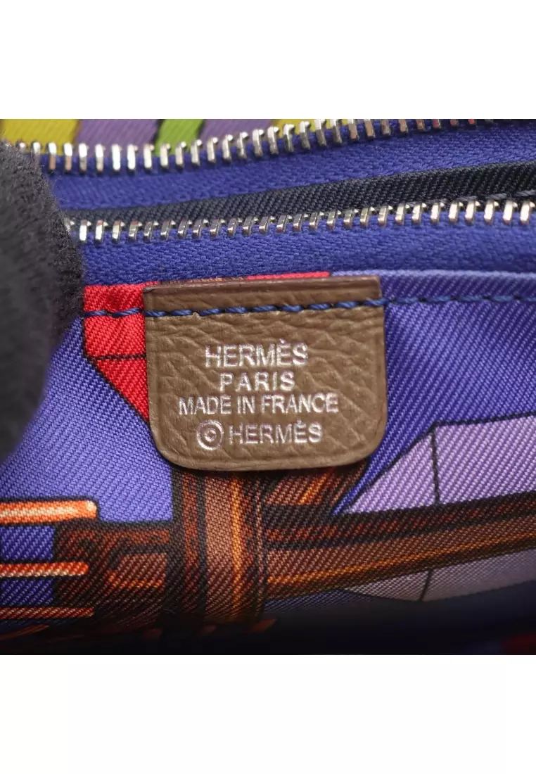 Pre-Loved Hermès Azap Compact silk in Etoupe round zipper wallet Veau epsom Gray brown silver hardware □ R stamp