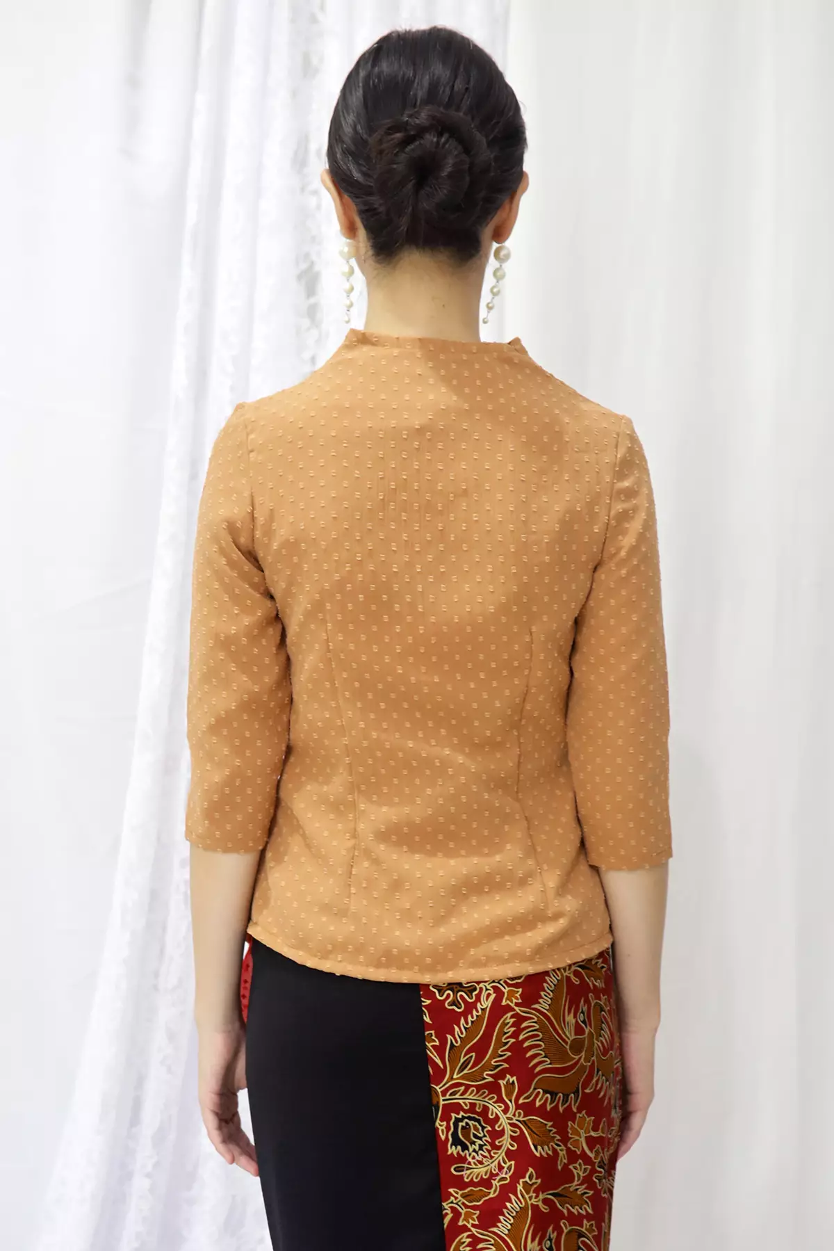 Mahadevi Rubiah Coklat Susu Kebaya Janggan