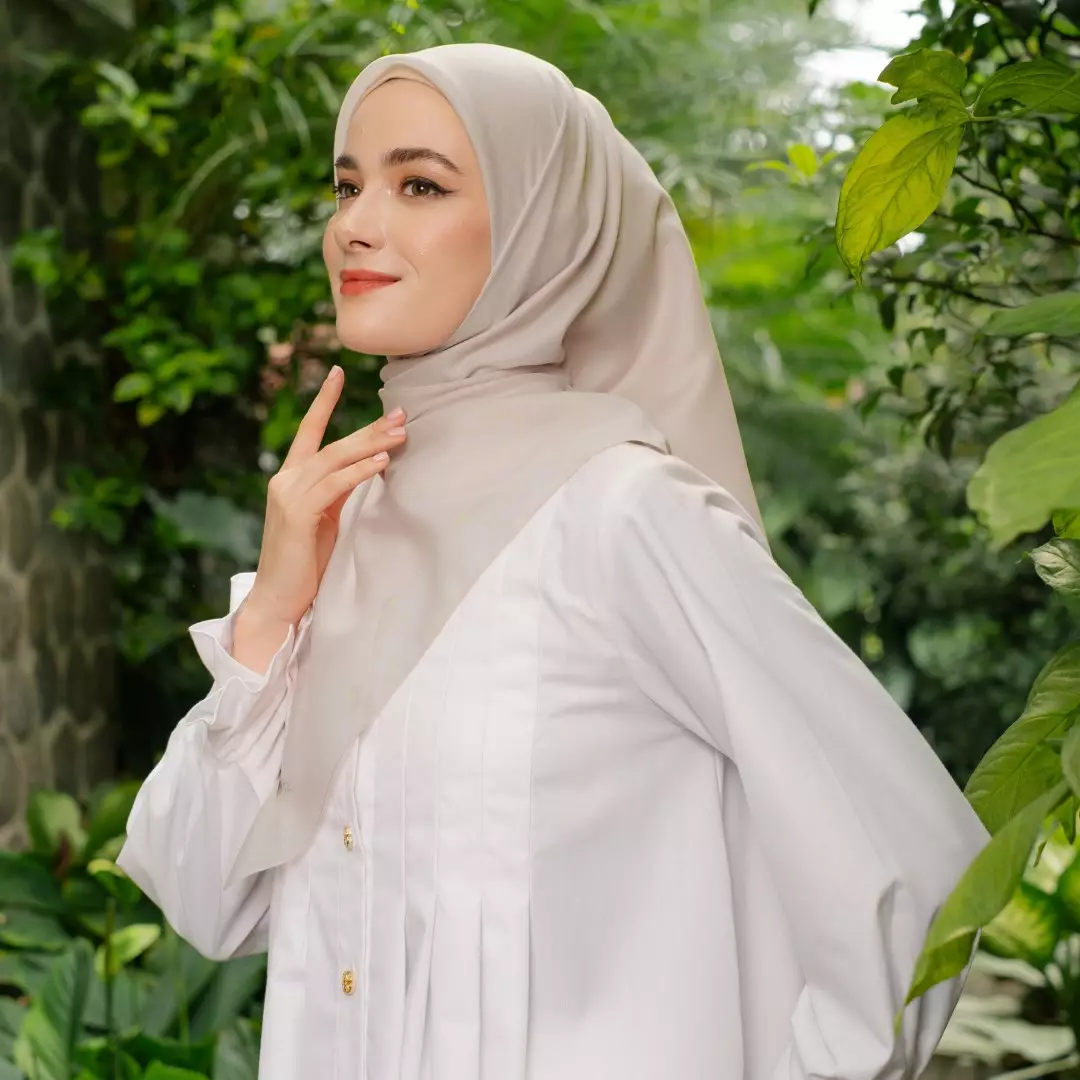 Safiyya Plain Scarf | Hijab | Kerudung | Jilbab Segiempat Sand